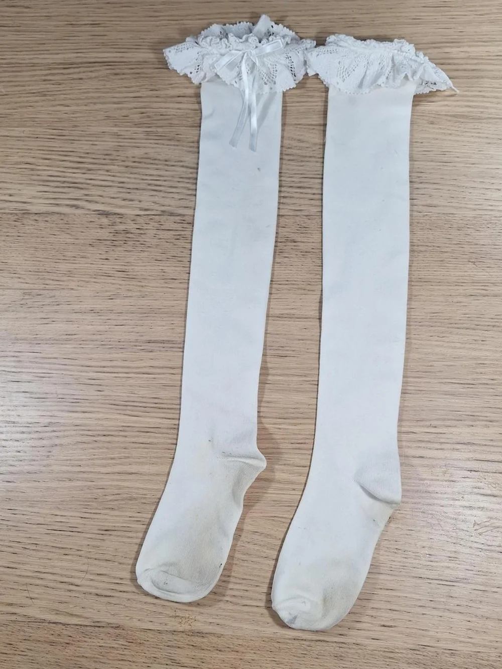 White Innocent World Ivory Lace Cuff OTK Socks with Bow | Cl Over-the-Knee Socks